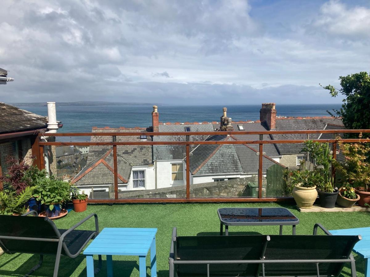 Modern Studio Apartment With Outstanding Views, Sleeps 2 Newlyn Kültér fotó
